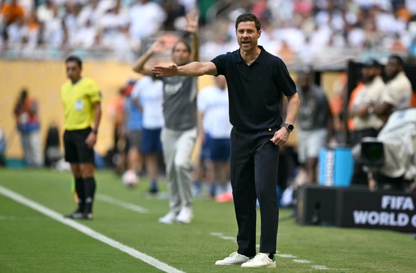 Estreia tensa: Real Madrid sem cinco craques e pressão máxima sobre Xabi Alonso