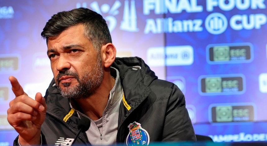 Sérgio Conceição entra na mira do Al Ittihad após saída de Laurent Blanc