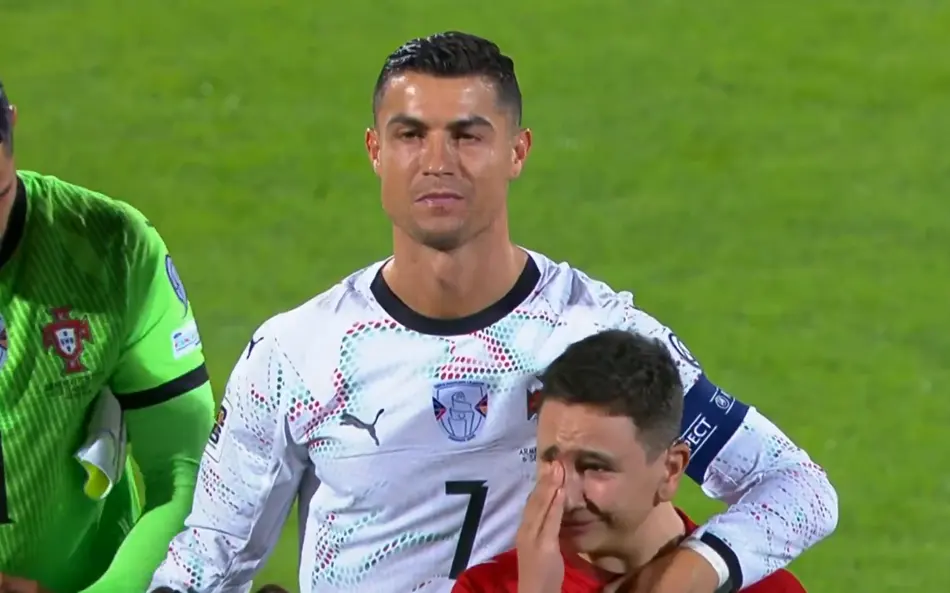 Fã aos prantos, Cristiano Ronaldo bisou e comandou goleada de Portugal: capitão inspira dentro e fora de campo