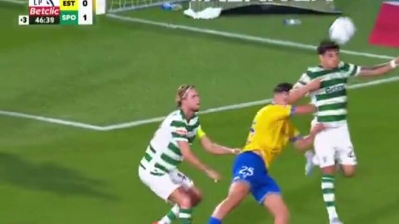 (VÍDEO) Estoril pediu penálti contra o Sporting, mas o árbitro nada assinalou