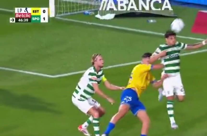 (VÍDEO) Estoril pediu penálti contra o Sporting, mas o árbitro nada assinalou
