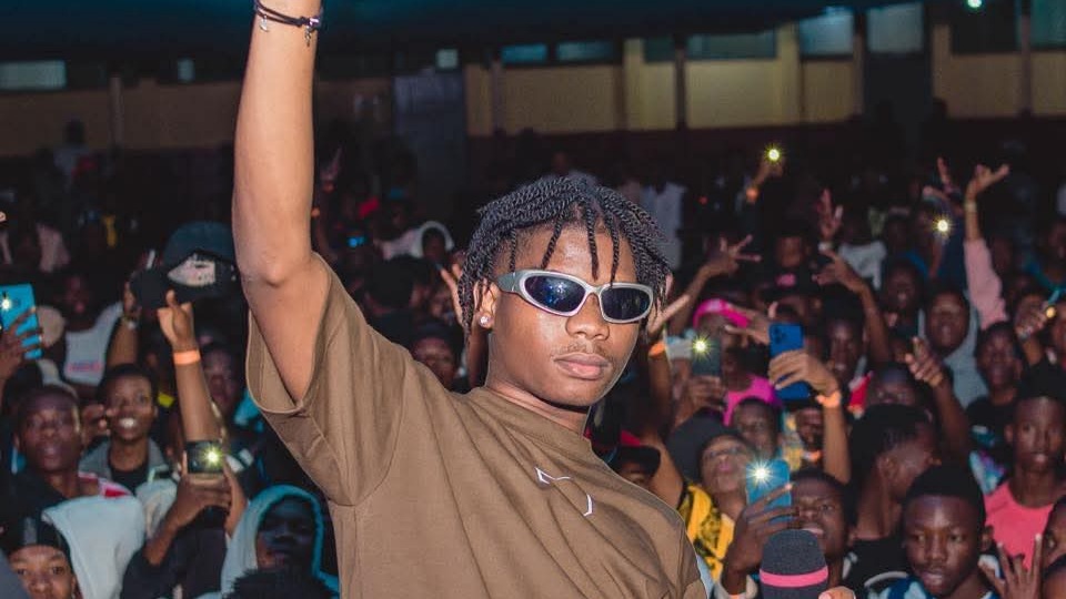K9, Kiba e Hot Blaze rendem-se à aura de Júnior Loukinho