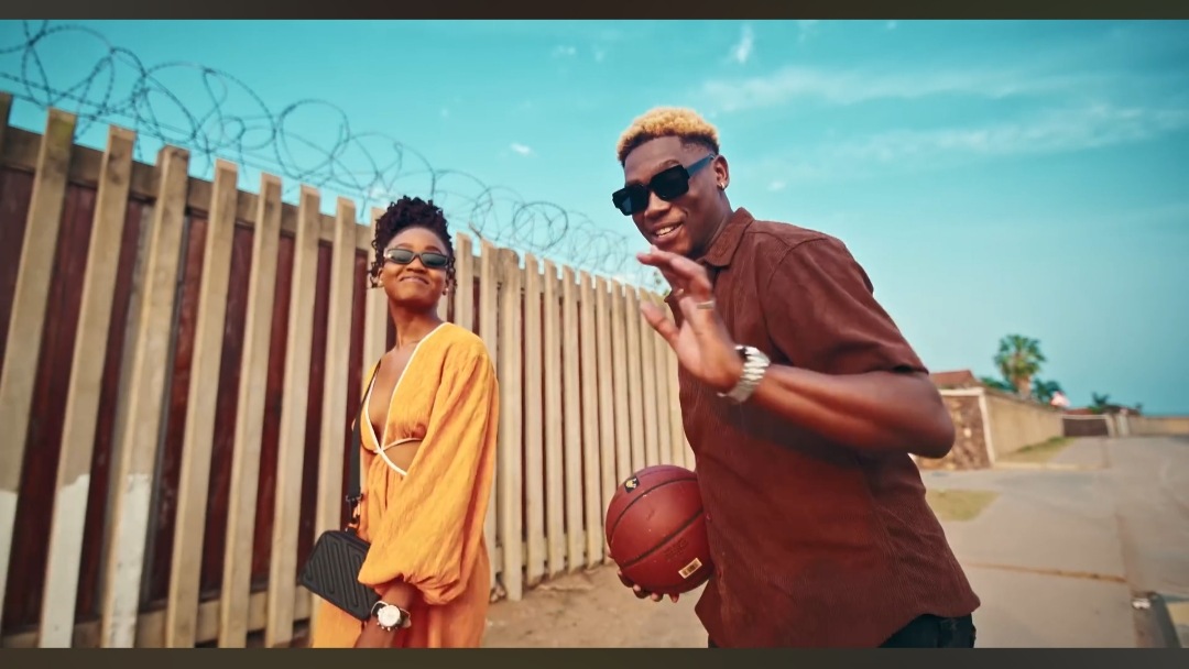 Hélio Beatz surpreende com videoclipe de “Pra Ela Sou Fofo” ao lado de Ellputo