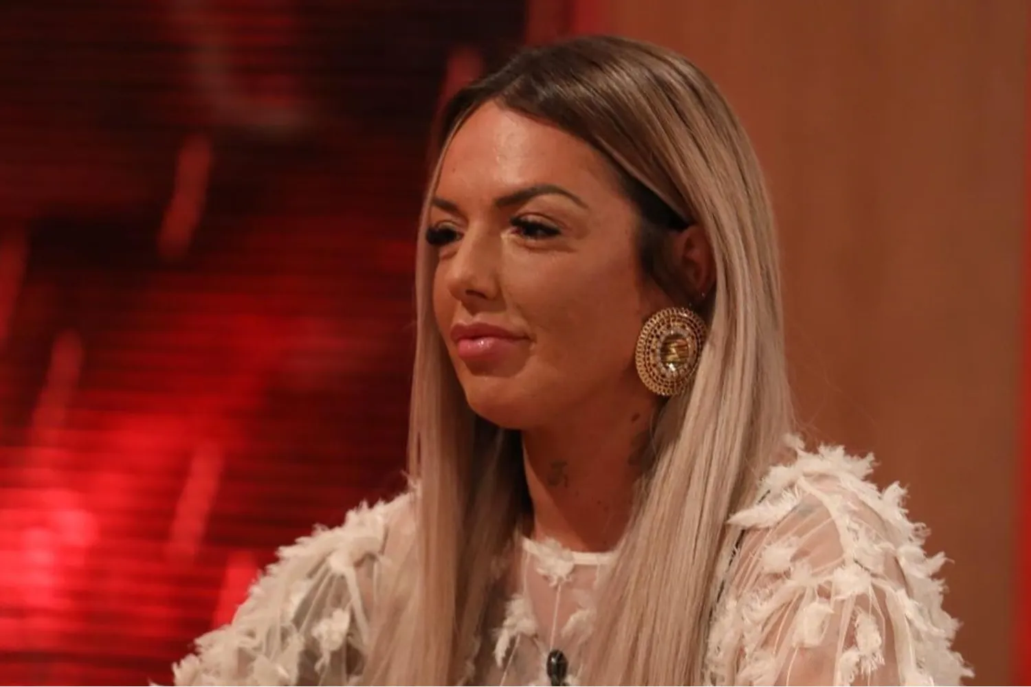 Cláudia Nayara emociona-se ao falar sobre perda do filho na TVI: “Não é fácil”