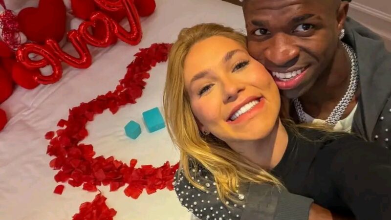 Agora é oficial! Vini Jr. surpreende e pede Virginia em namoro…ver mais