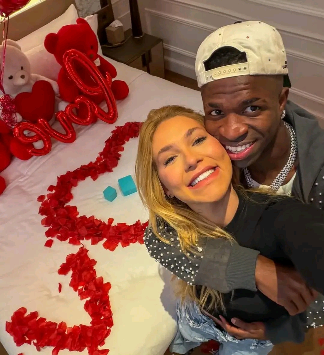 Agora é oficial! Vini Jr. surpreende e pede Virginia em namoro…ver mais