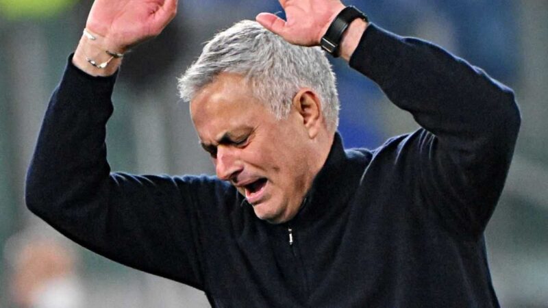 Revelado o que Mourinho disse aos jogadores após derrota: “Vocês são uns…” Ver Mais