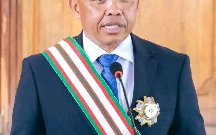 “Nenhum filho de dirigente deve estudar fora do país…ver mais