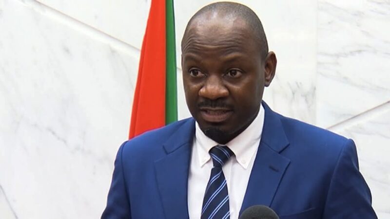 GOVERNO GARANTE: 13º SALÁRIO CONTINUA NA LEI…ver mais