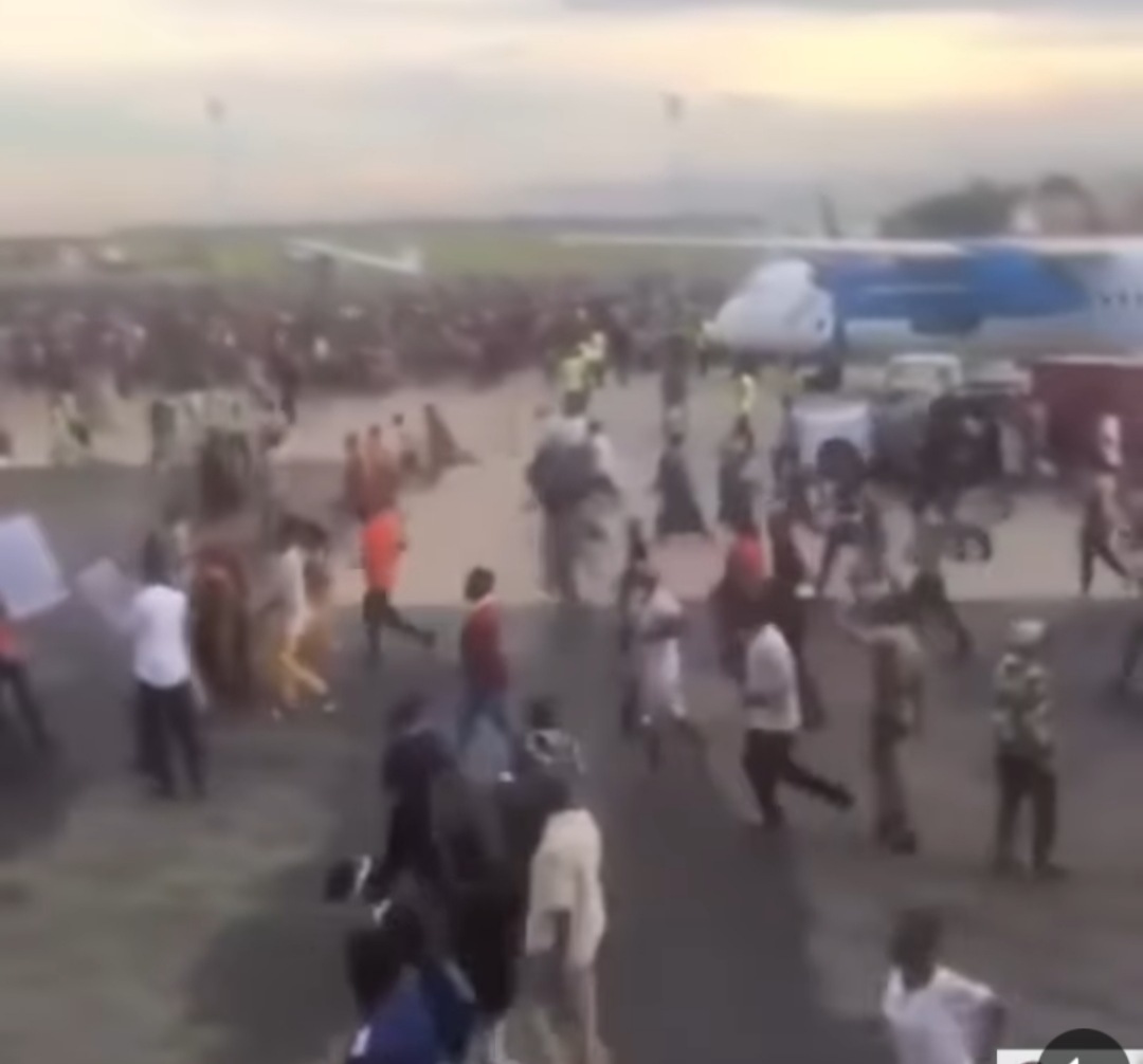 Vídeo ch0cante: Manil¡festantes ¡nvadem aeroporto na Tanzânia…ver mais